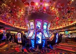 Layar chat meja Live Baccarat merdeka 777 menampilkan interaksi pemain dengan dealer